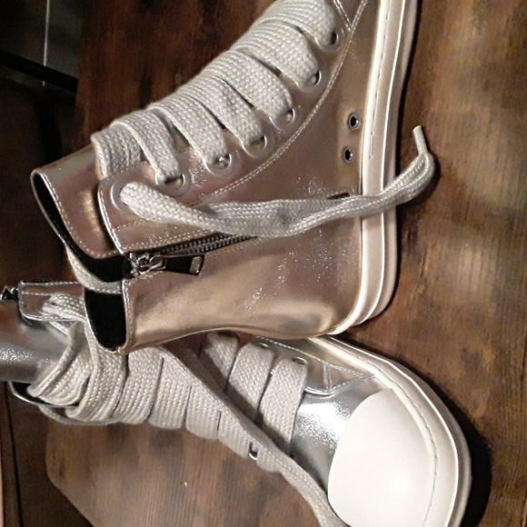 NWOT Women's Sz 9 Gold & Silver Lace Up Zipper Boot - Picture 3 of 10